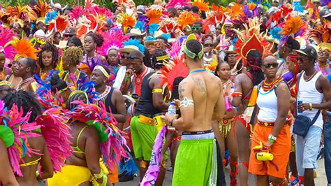 Quênia’s Carnival Chaos: A Samba Spectacular Filled With Unexpected Surprises!